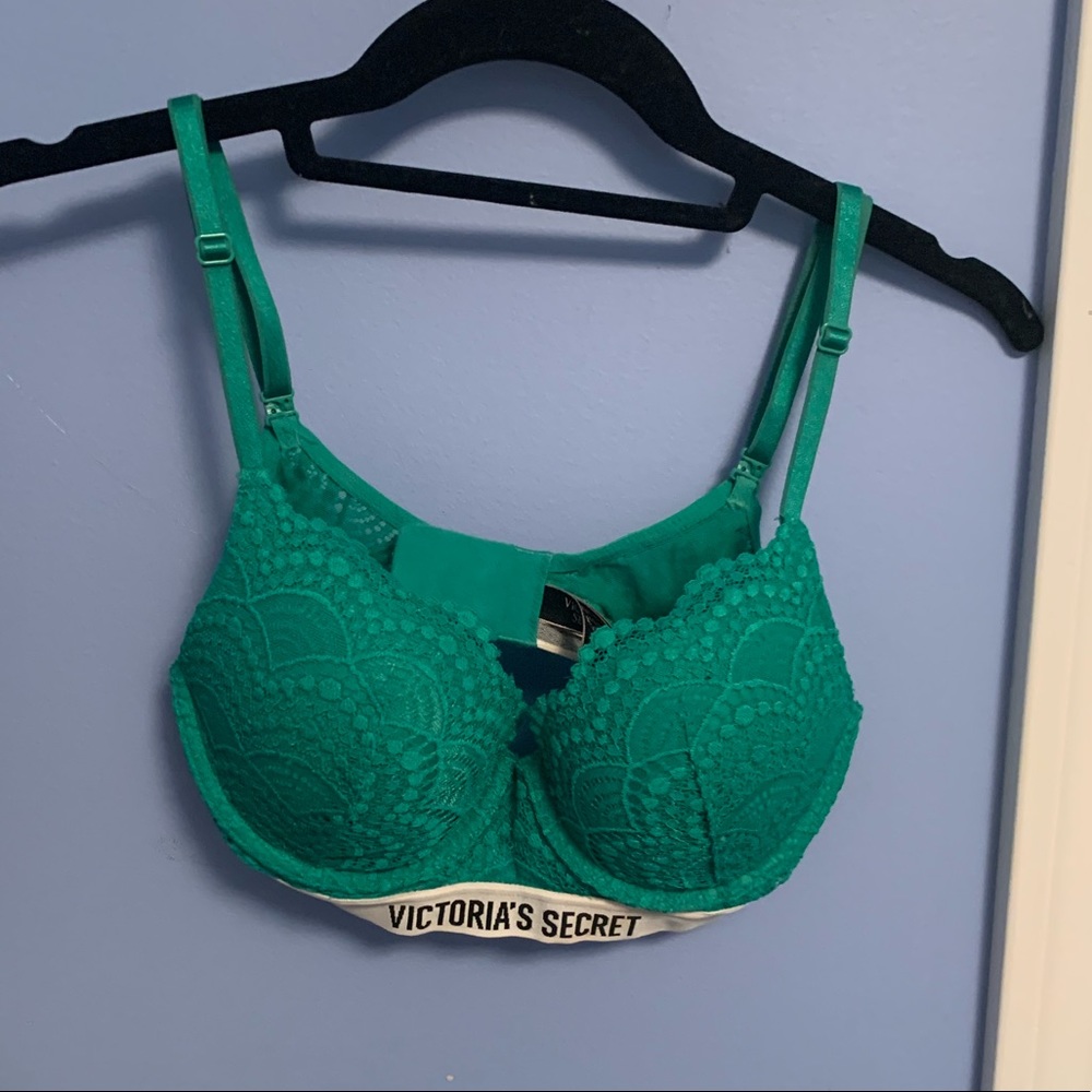 Victoria Secret Bra. LIKE NEW: worn once or twice